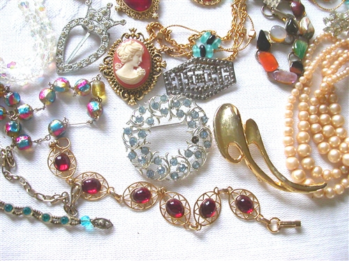 Guide to Buying Wholesale Jewelry in Bulk - Wholesale Fashion Square
